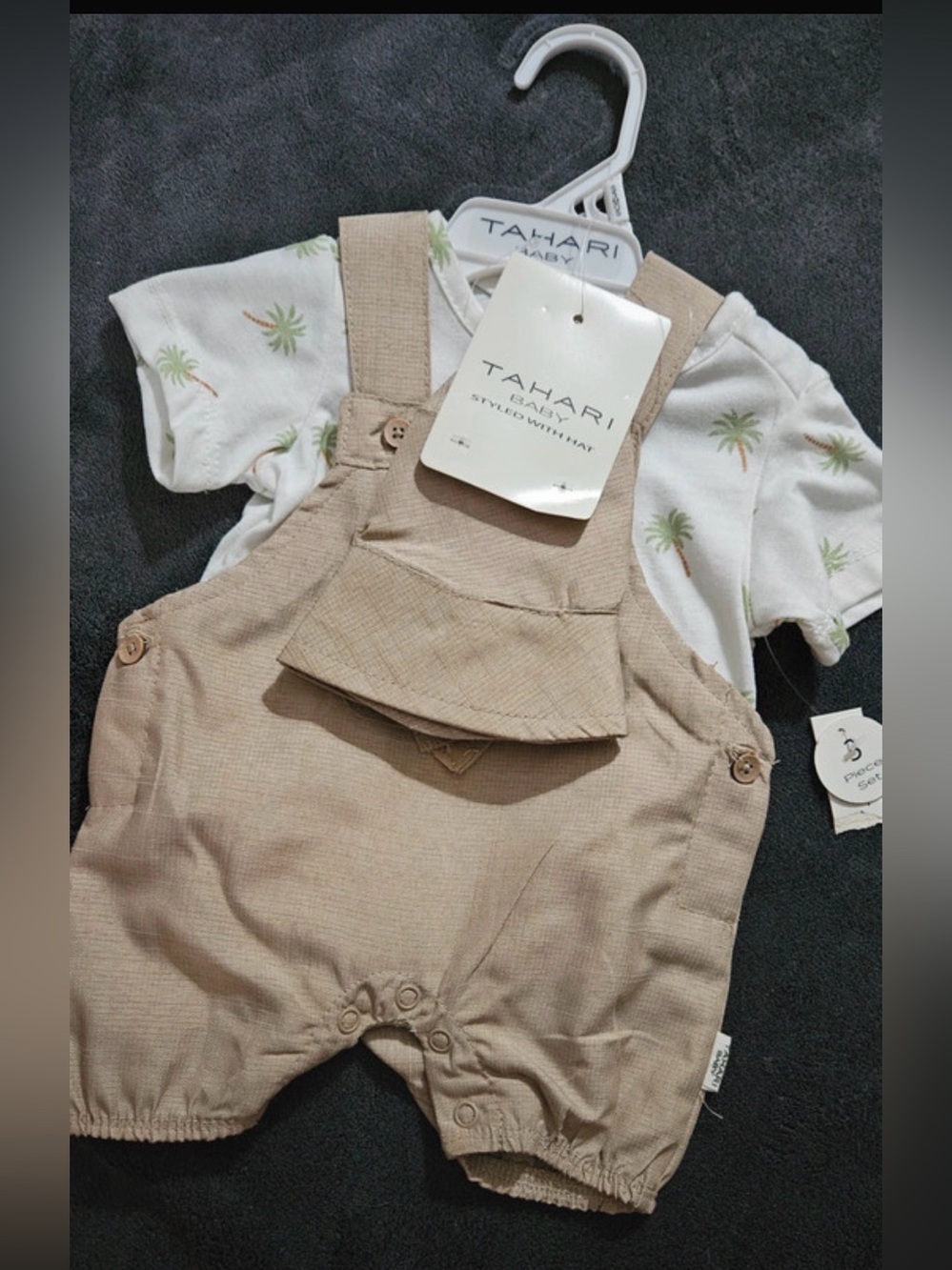 Tahari Baby Tan Short Overalls with White Palm-Print Tee 0-3months (v)